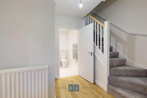 2 bedroom duplex to rent, Borders Lane, Loughton IG10