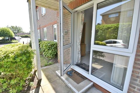 1 bedroom retirement property for sale, Fernlea Avenue, Ferndown, BH22