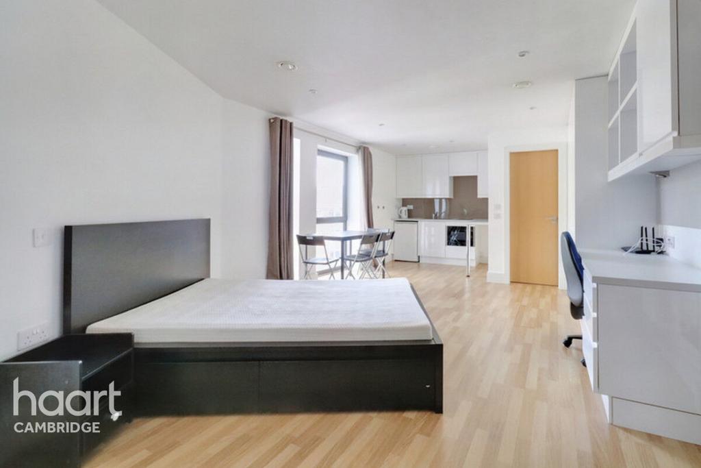 Apartment in Cambridge, Petersfield - View 2