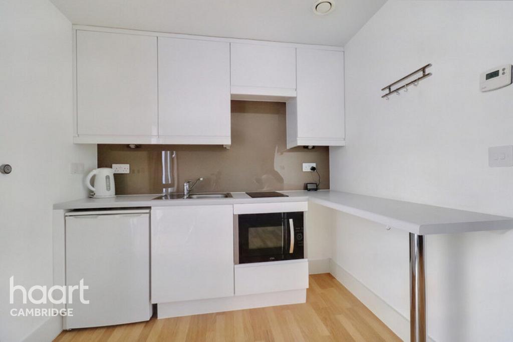 Apartment in Cambridge, Petersfield - View 3