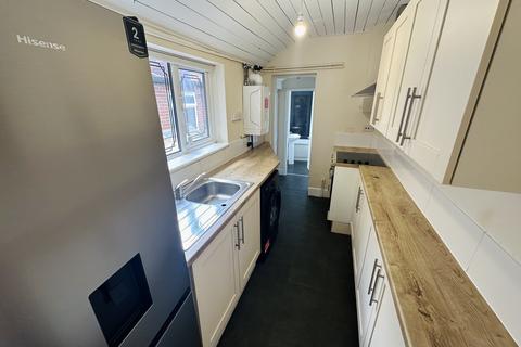 2 bedroom house to rent, Goldenhill Road, Stoke-on-Trent, ST4