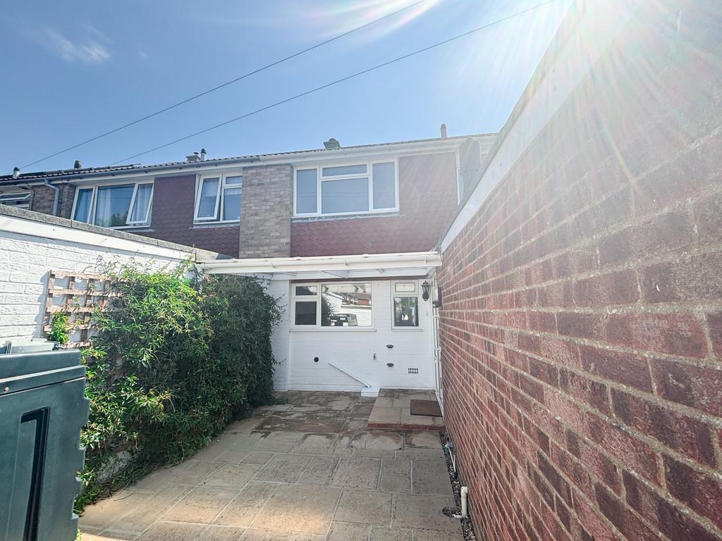 3 bedroom end of terrace house to rent