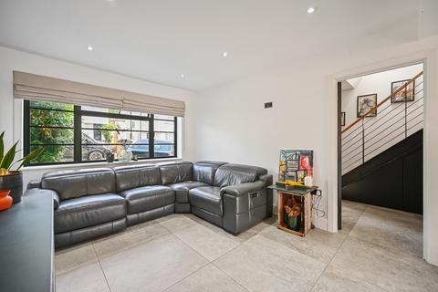 3 bedroom semi-detached house for sale, Whitegate Gardens, Harrow