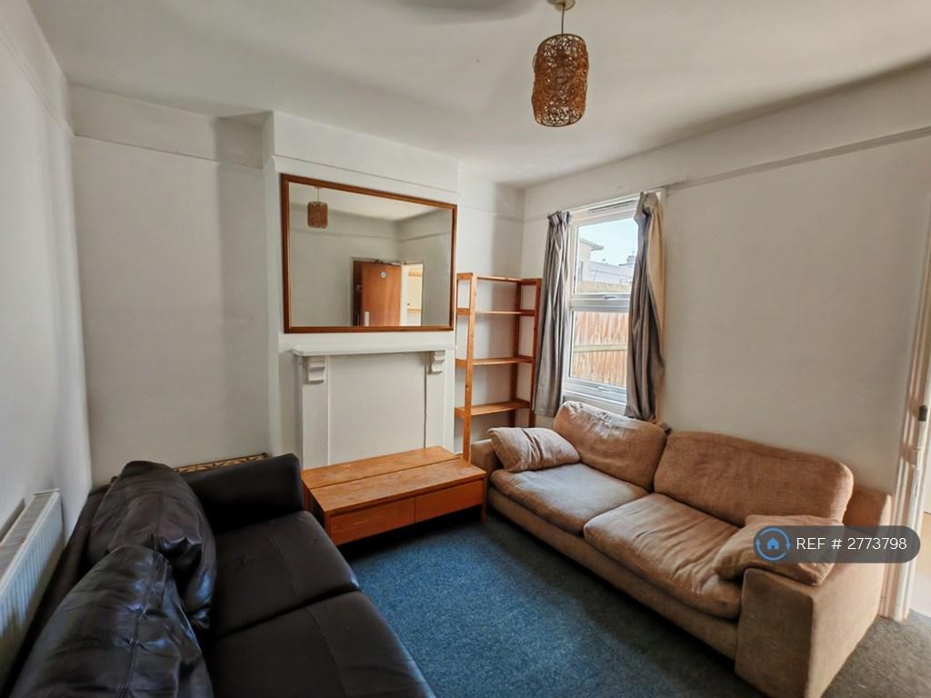 4 bedroom terraced house to rent