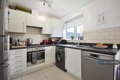 3 bedroom semi-detached house to rent – pohled 5