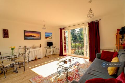 2 bedroom flat to rent, Queensberry Place, London, E12