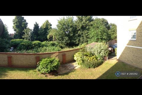 2 bedroom flat to rent, Queensberry Place, London, E12