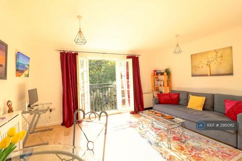 2 bedroom flat to rent, Queensberry Place, London, E12