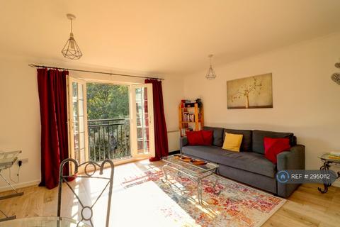 2 bedroom flat to rent, Queensberry Place, London, E12