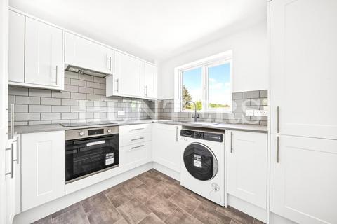Daubeney Gardens, London, N17