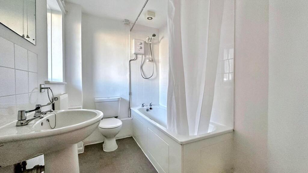 Apartment in Bristol, St Jude's, Easton - More
