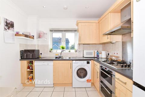 2 bedroom apartment for sale, The Lakes, Larkfield, Kent