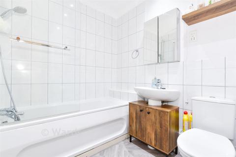 2 bedroom apartment for sale, The Lakes, Larkfield, Kent