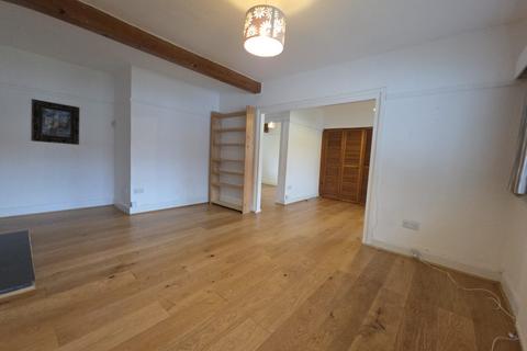2 bedroom flat for sale, Waterlow Court, Heath Close, London, NW11