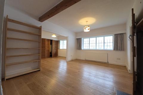 2 bedroom flat for sale, Waterlow Court, Heath Close, London, NW11