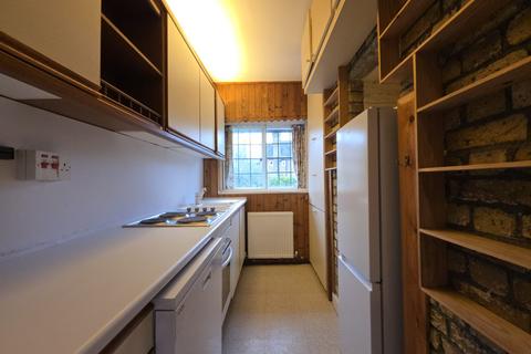 2 bedroom flat for sale, Waterlow Court, Heath Close, London, NW11