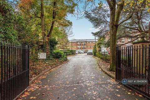 2 bedroom flat to rent, Rectory Court, London, E18