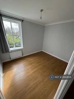 2 bedroom flat to rent, Rectory Court, London, E18