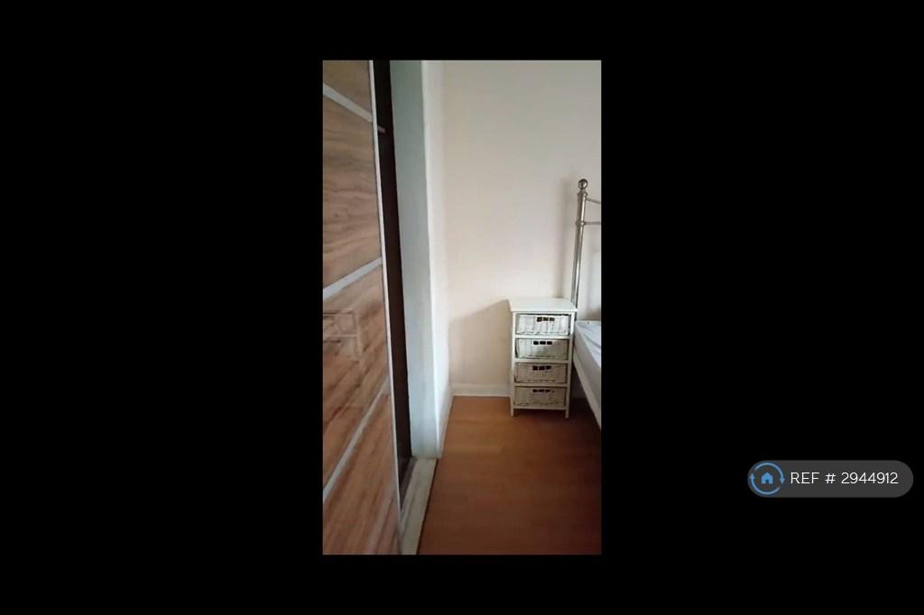 Apartment in Glasgow - View 3