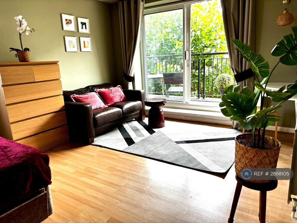 1 bedroom in a flat share to rent