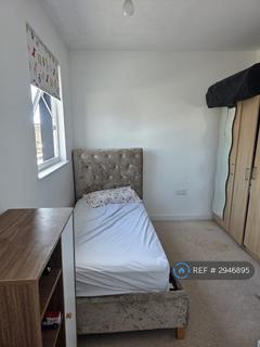 3 bedroom terraced house to rent, Ager Avenue, Dagenham, RM8