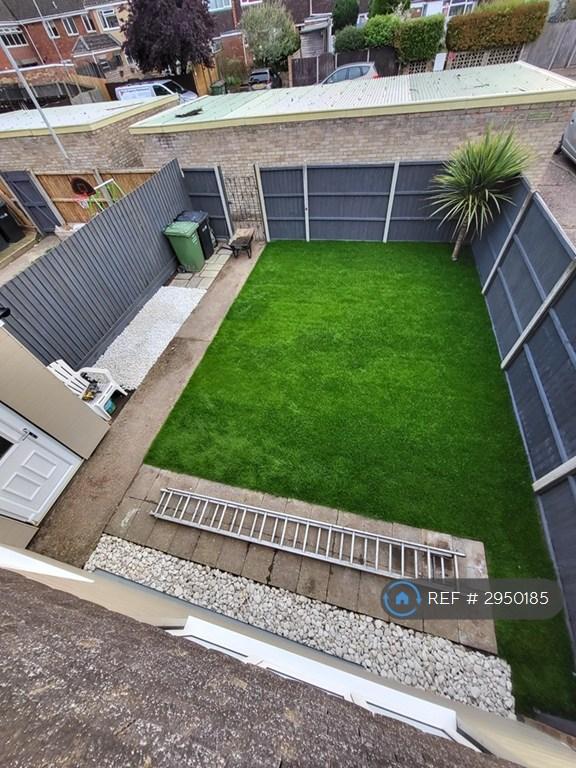 3 bedroom semi-detached house to rent