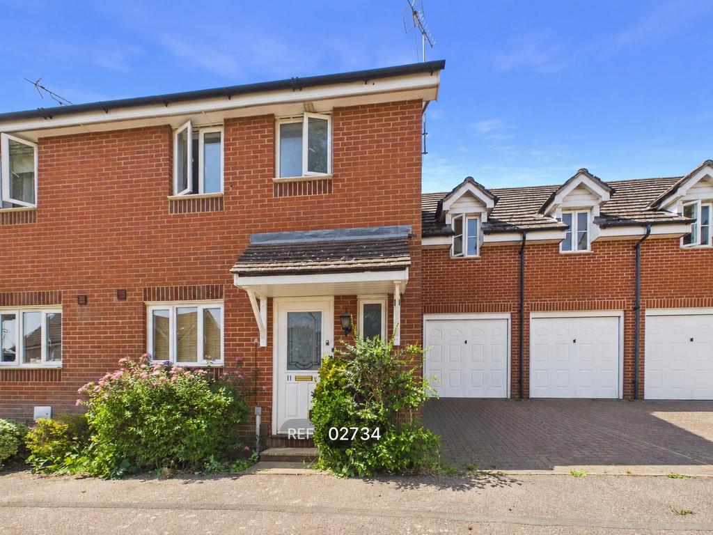 3 bedroom semi-detached house to rent