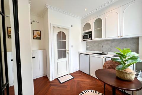 undefined, Drapers Road, London, E15