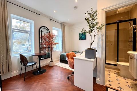 undefined, Drapers Road, London, E15