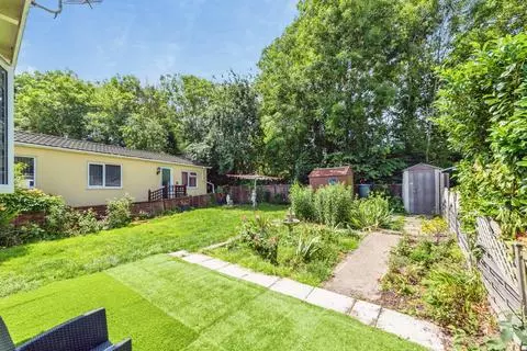 1 bedroom bungalow for sale