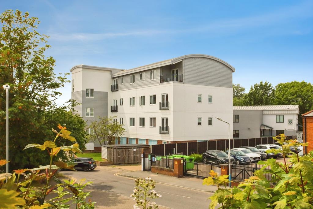 2 bedroom flat for sale