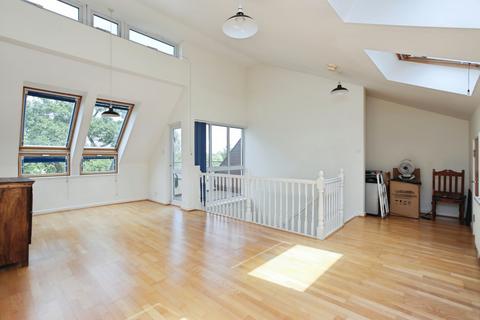 3 bedroom flat for sale, Avebury Avenue, Tonbridge, Kent, TN9