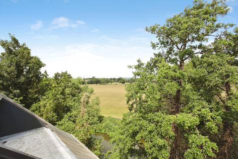 3 bedroom flat for sale, Avebury Avenue, Tonbridge, Kent, TN9