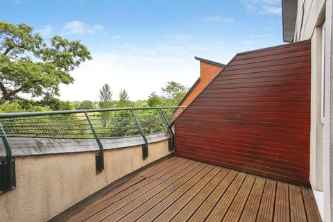 3 bedroom flat for sale, Avebury Avenue, Tonbridge, Kent, TN9