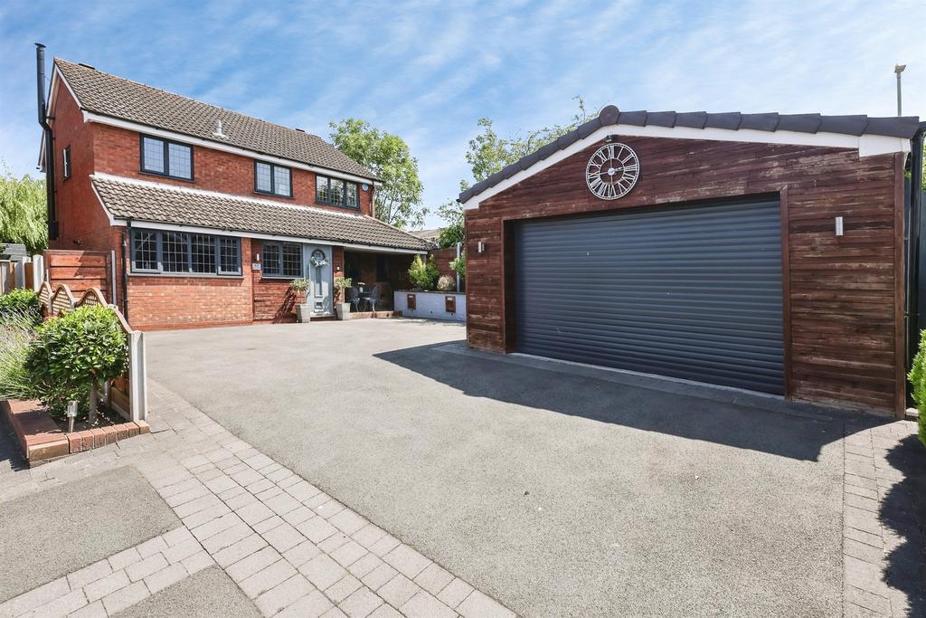 4 bedroom detached house for sale