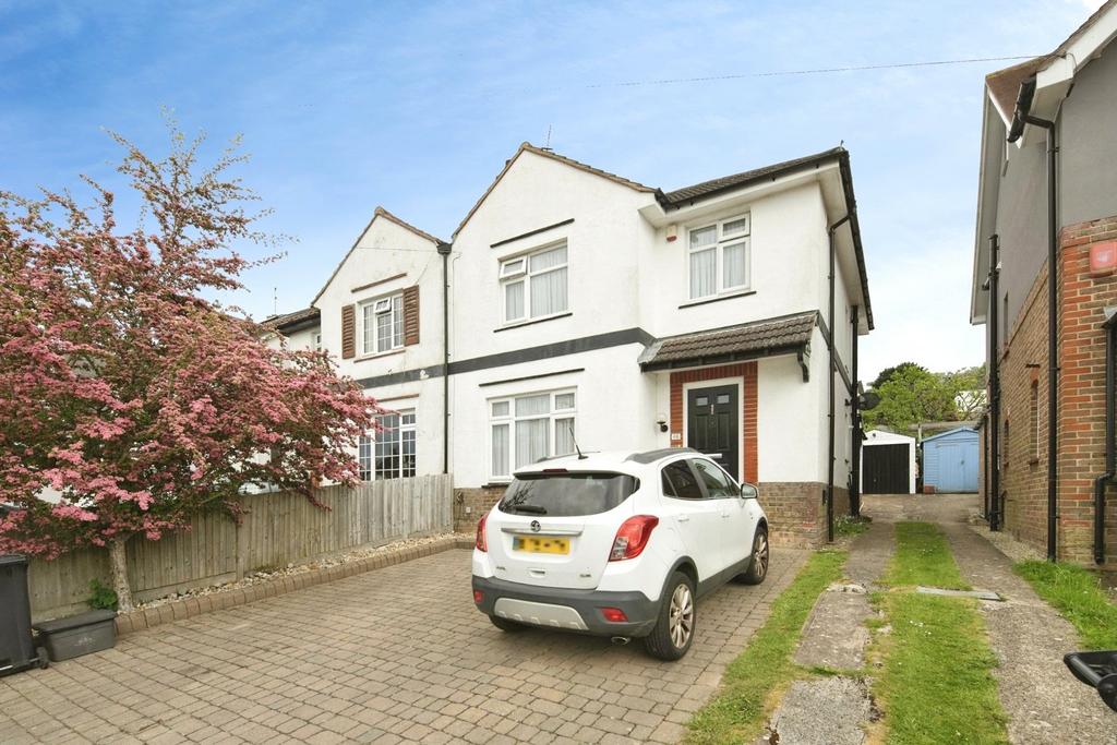 3 bedroom semi-detached house for sale
