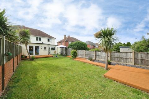 4 bedroom detached house for sale, Leeming Lane North, Mansfield Woodhouse, Mansfield, Nottinghamshire, NG19