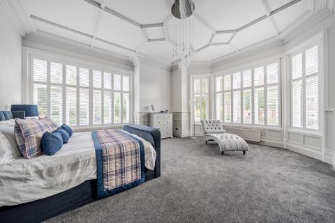 2 bedroom flat to rent, Tanbridge Park Horsham RH12