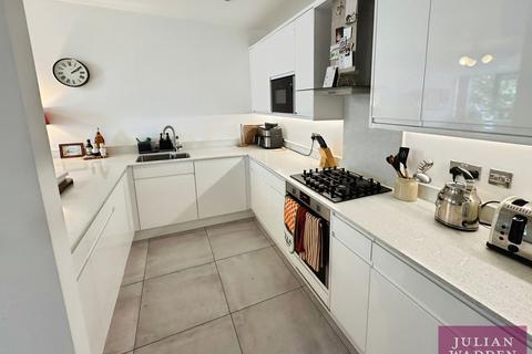 2 bedroom flat for sale, Bempton Drive, Didsbury, Manchester, M20