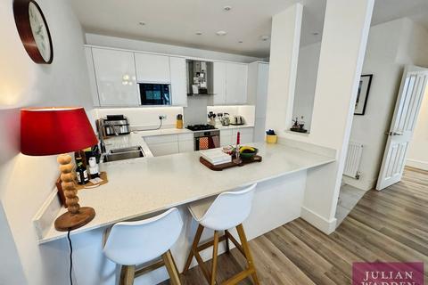 2 bedroom flat for sale, Bempton Drive, Didsbury, Manchester, M20