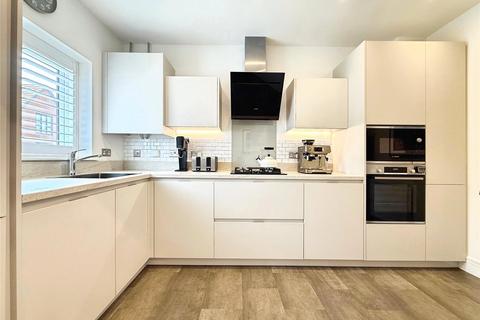 2 bedroom semi-detached house for sale, Dentons Walk, Berkshire RG45