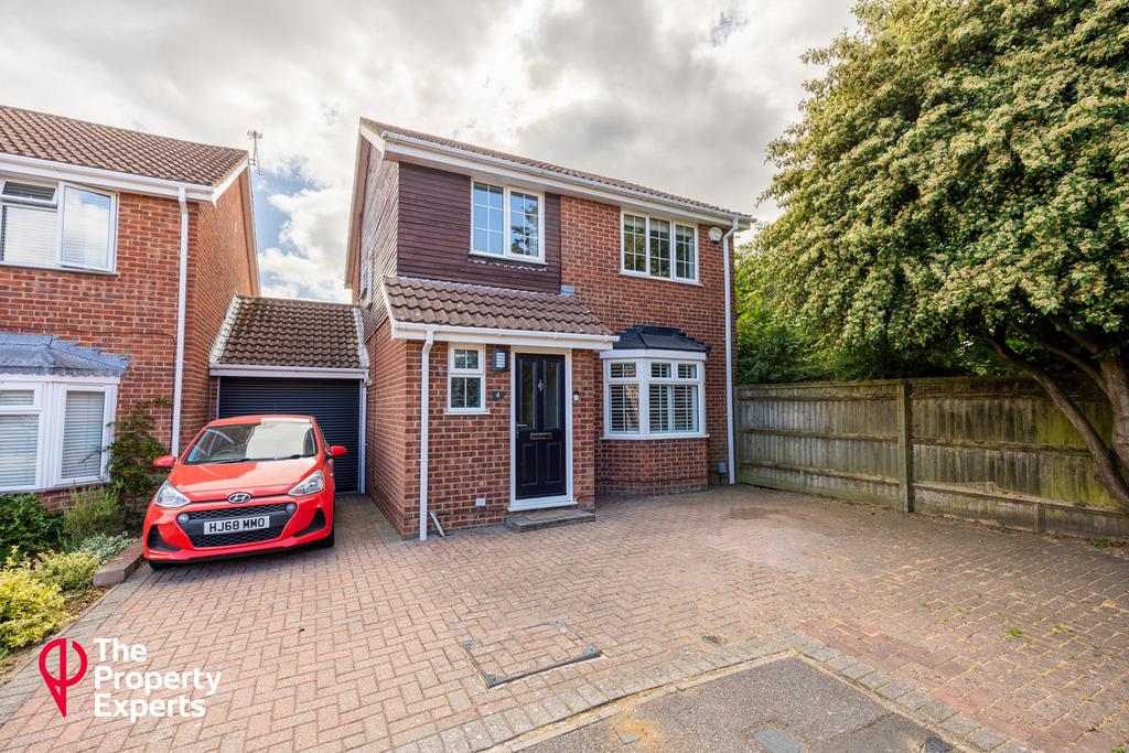3 bedroom link detached house for sale