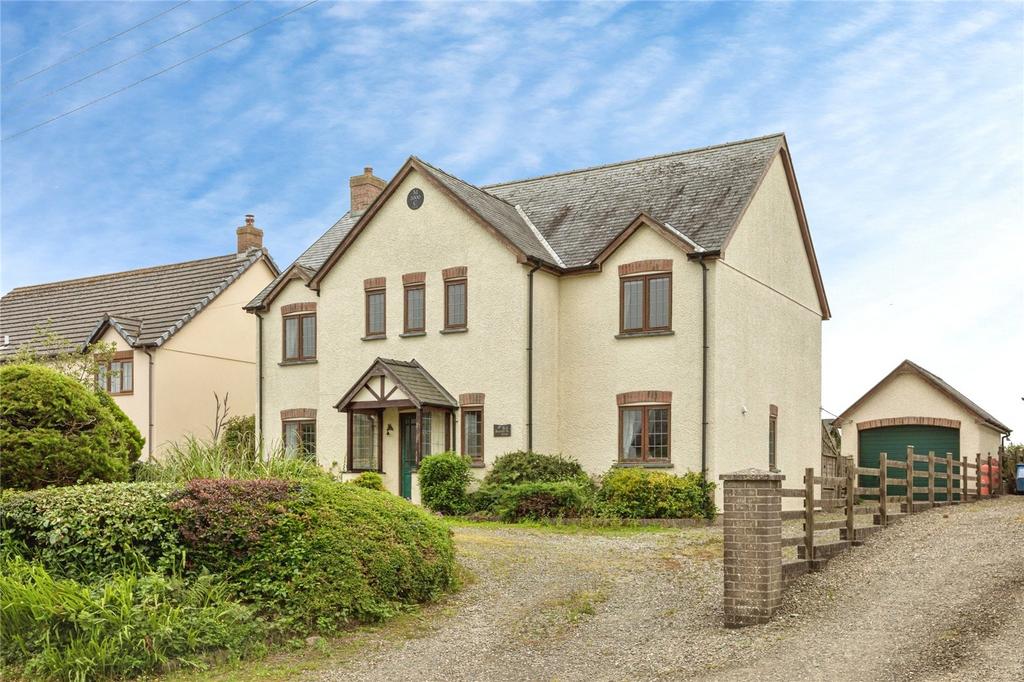 4 bedroom detached house for sale