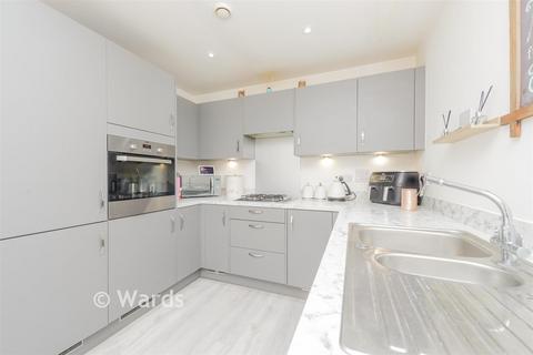 4 bedroom end of terrace house for sale, Golve Drive, Chatham ME5