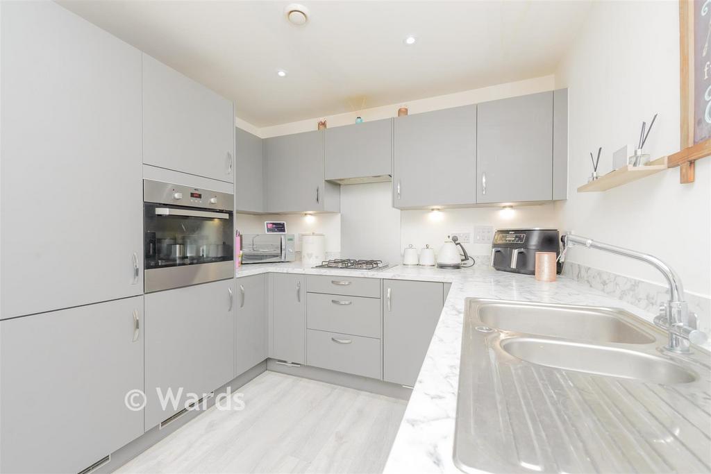 4 bedroom end of terrace house for sale