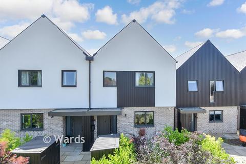3 bedroom semi-detached house for sale, Sandpiper Close, Appledore, Kent