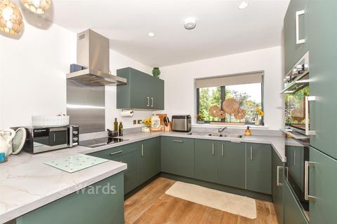 3 bedroom semi-detached house for sale, Sandpiper Close, Appledore, Kent
