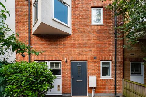 4 bedroom house for sale, Vicarage Crescent, Battersea, London, SW11