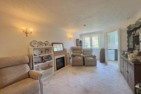 2 bedroom apartment for sale, Station Road, Thorpe Bay, Essex, SS1