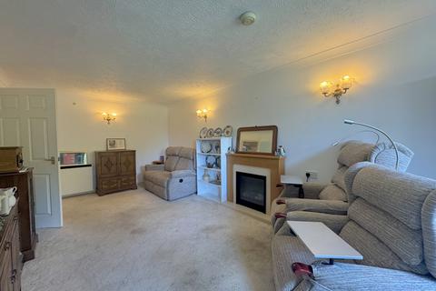 2 bedroom apartment for sale, Station Road, Thorpe Bay, Essex, SS1